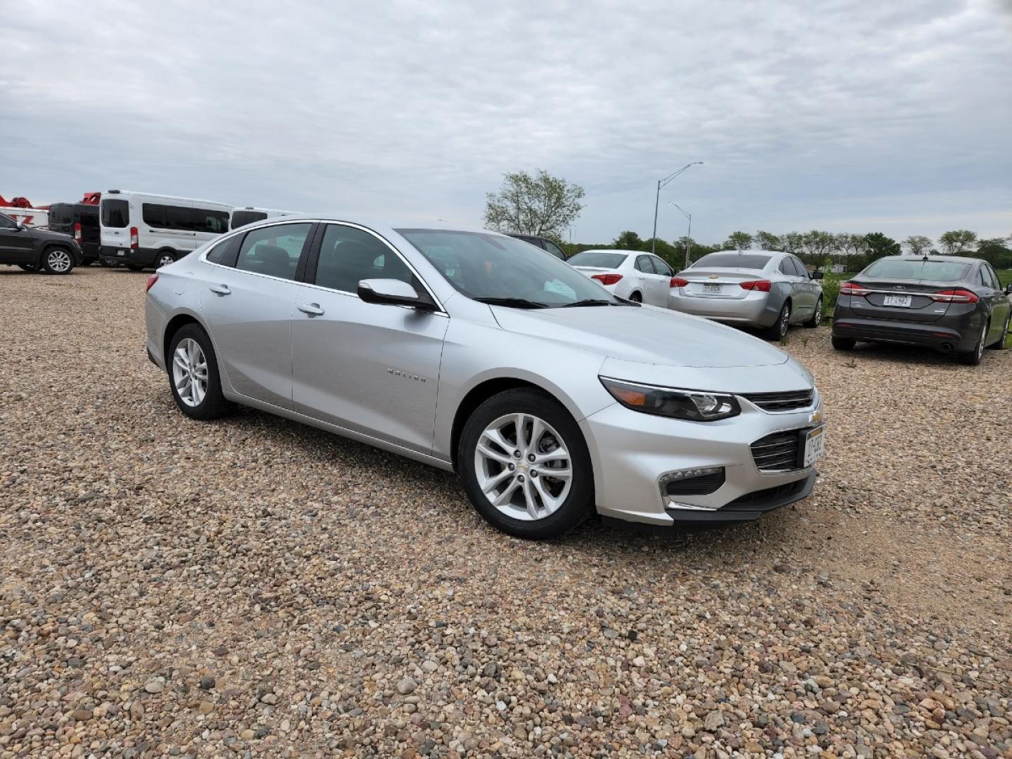 2018 Silver /Black Chevrolet Malibu LT (1G1ZD5ST4JF) with an 1.5L L4 DOHC 16V engine, 6A transmission, located at 205 W Nobes Rd, York, NE, 68467, (402) 362-5933, 40.857784, -97.594452- Photo#1