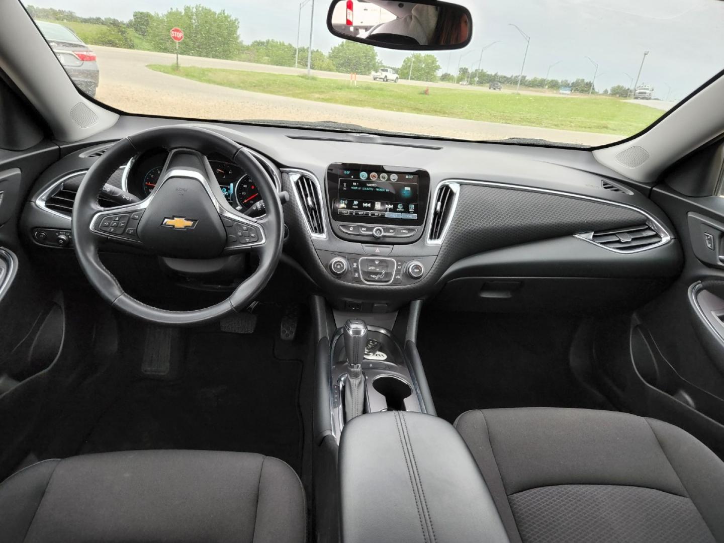 2018 Silver /Black Chevrolet Malibu LT (1G1ZD5ST4JF) with an 1.5L L4 DOHC 16V engine, 6A transmission, located at 205 W Nobes Rd, York, NE, 68467, (402) 362-5933, 40.857784, -97.594452- Photo#2