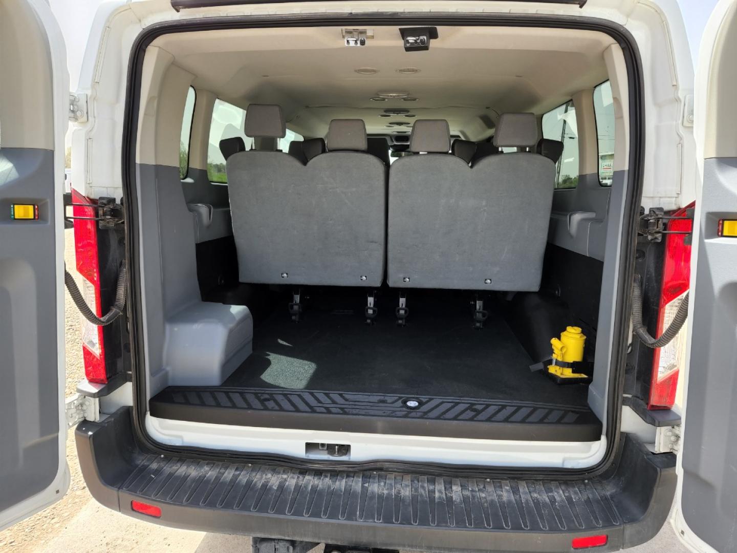 2018 White /Gray Ford Transit 350 Wagon Low Roof XLT w/Sliding Pass. 148-in. WB (1FBZX2YG8JK) with an 3.5L V6 DOHC 24V engine, 6A transmission, located at 205 W Nobes Rd, York, NE, 68467, (402) 362-5933, 40.857784, -97.594452- Photo#5